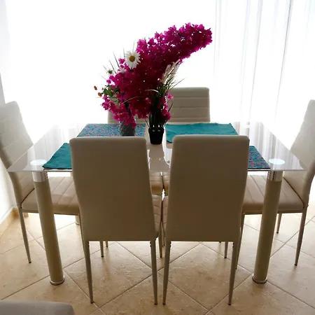 Sea La Vie Apartment *