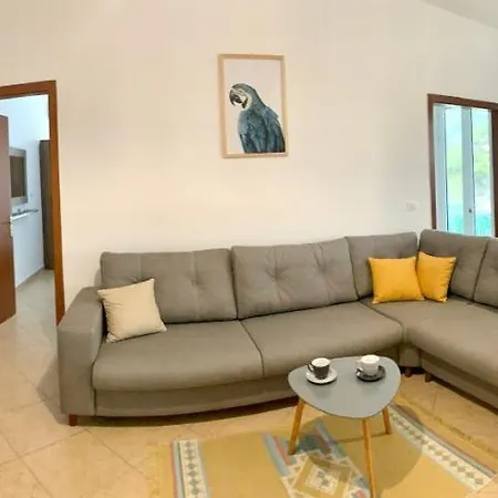 Sea La Vie Apartment *